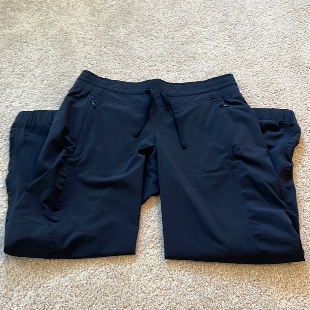 Athleta Cropped Joggers/Pants